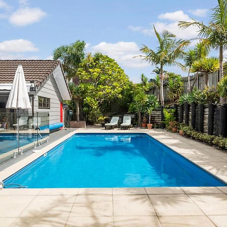 Villa With Pool In Browns Bay Auckland Bagian luar foto