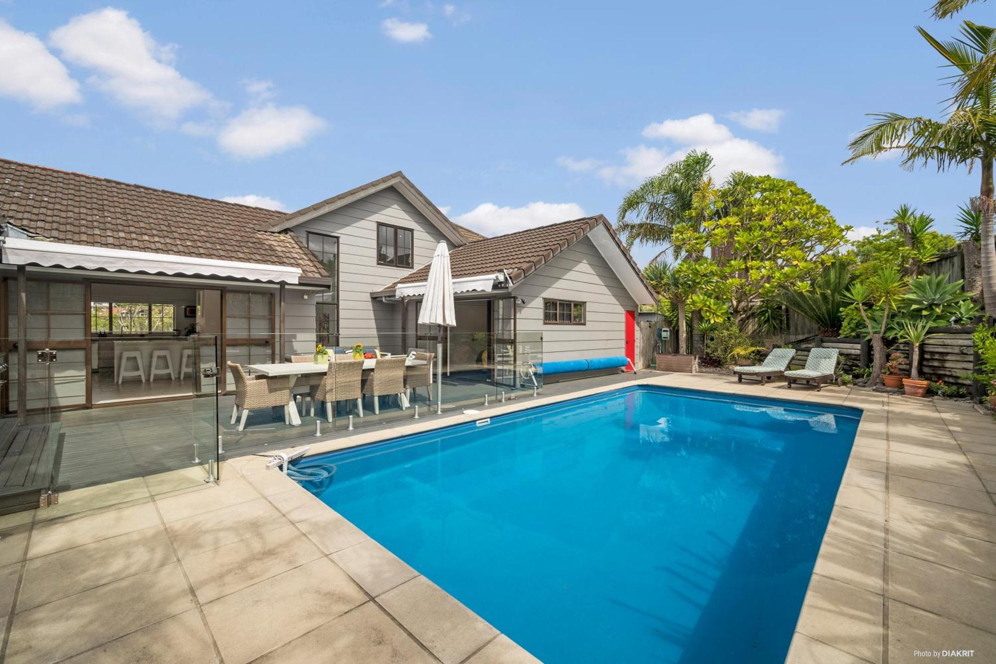 Villa With Pool In Browns Bay Auckland Bagian luar foto