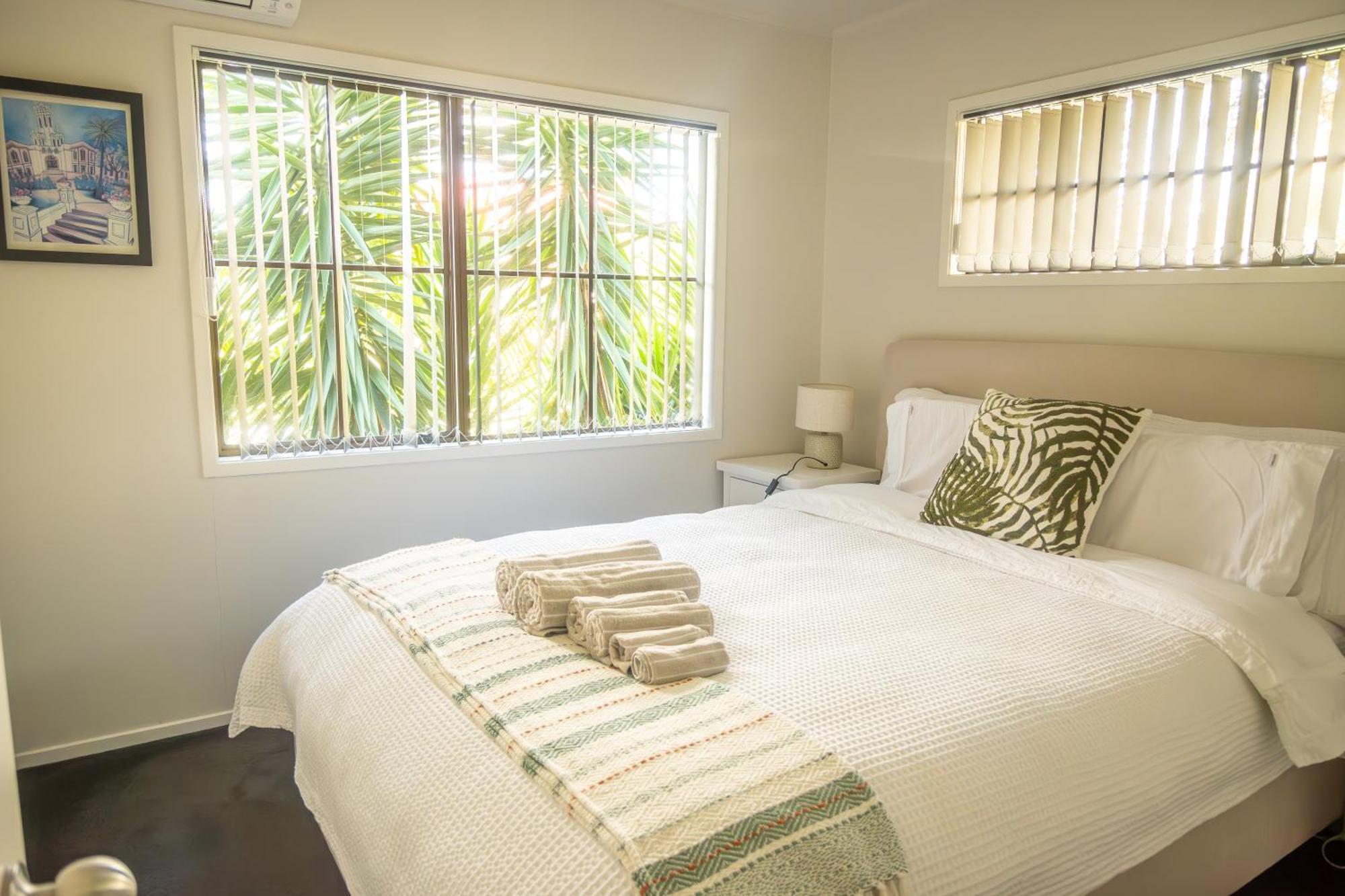 Villa With Pool In Browns Bay Auckland Bagian luar foto