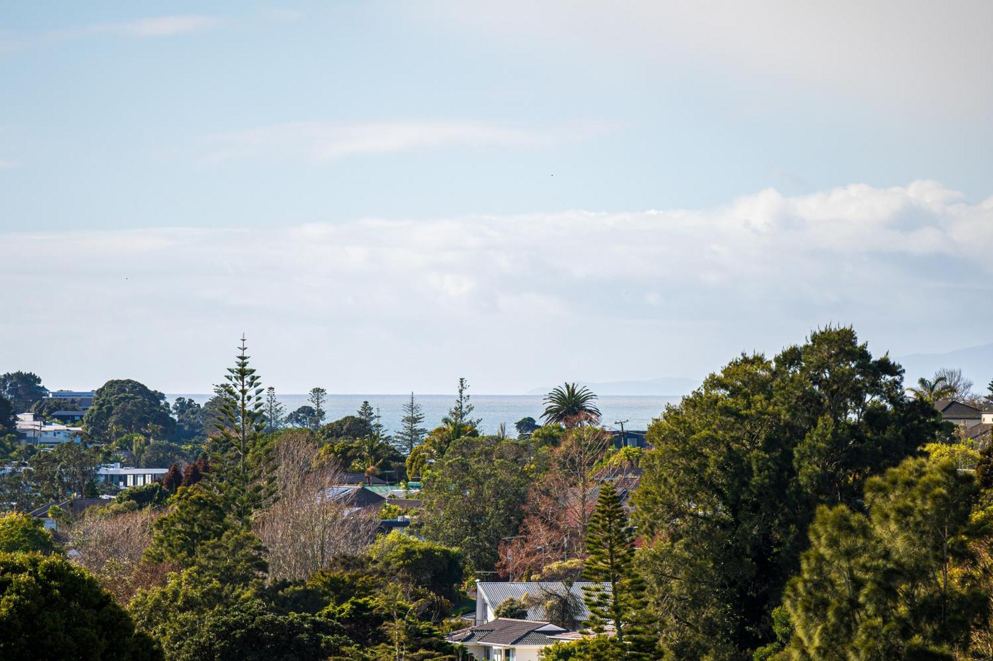Villa With Pool In Browns Bay Auckland Bagian luar foto